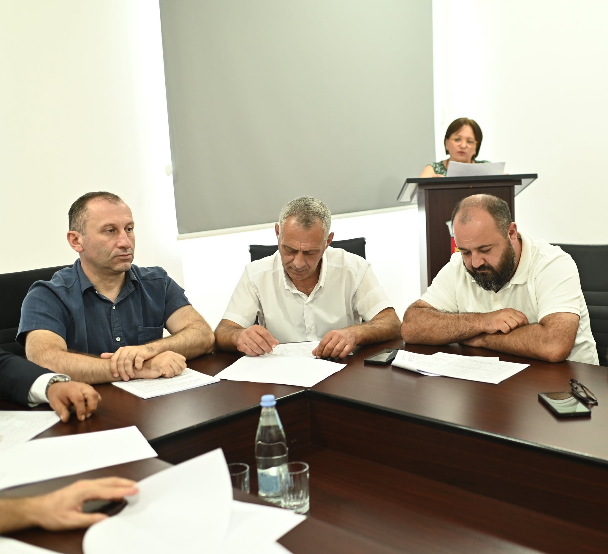 დღეს მუდმივმოქმედი კომისიის სხდომები გაიმართა